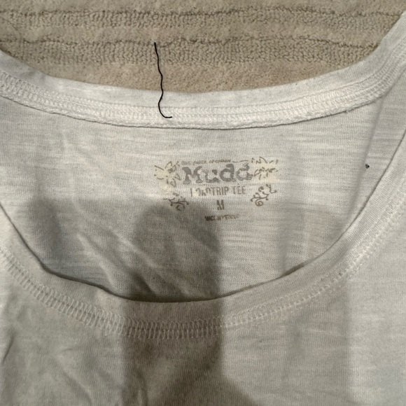 White t - Picture 2 of 3